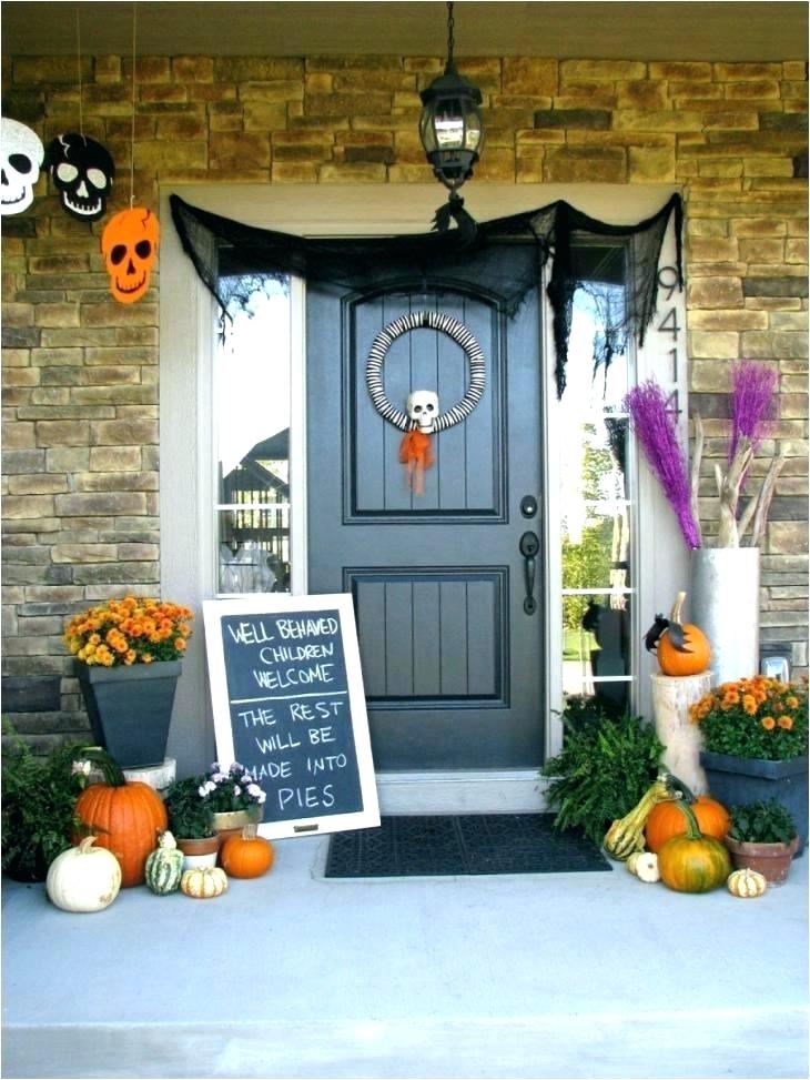 Fun & Spooky Decorated Halloween Homes 